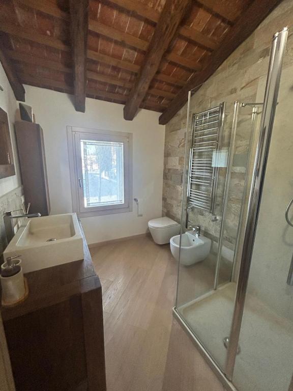 Bagno privato con doccia e biancheria B&B Il Novalino