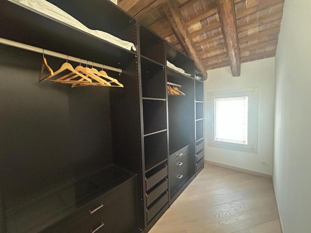 Spaziosa cabina armadio guardaroba B&B Il Novalino Noale